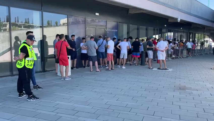 Bătaie pe ultimele bilete la FCSB - CFR Cluj! Fanii s-au strâns sâmbătă dimineață în fața stadionului din Ghencea_21