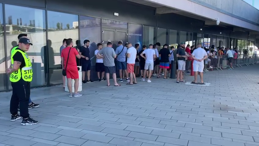 Bătaie pe ultimele bilete la FCSB - CFR Cluj! Fanii s-au strâns sâmbătă dimineață în fața stadionului din Ghencea_23