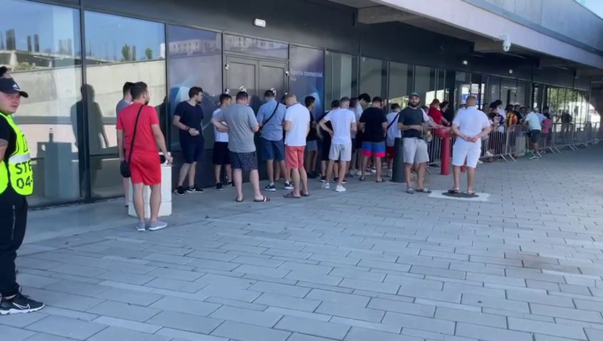 Bătaie pe ultimele bilete la FCSB - CFR Cluj! Fanii s-au strâns sâmbătă dimineață în fața stadionului din Ghencea_26