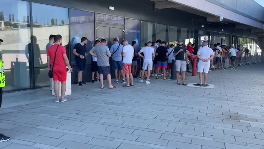 Bătaie pe ultimele bilete la FCSB - CFR Cluj! Fanii s-au strâns sâmbătă dimineață în fața stadionului din Ghencea_27