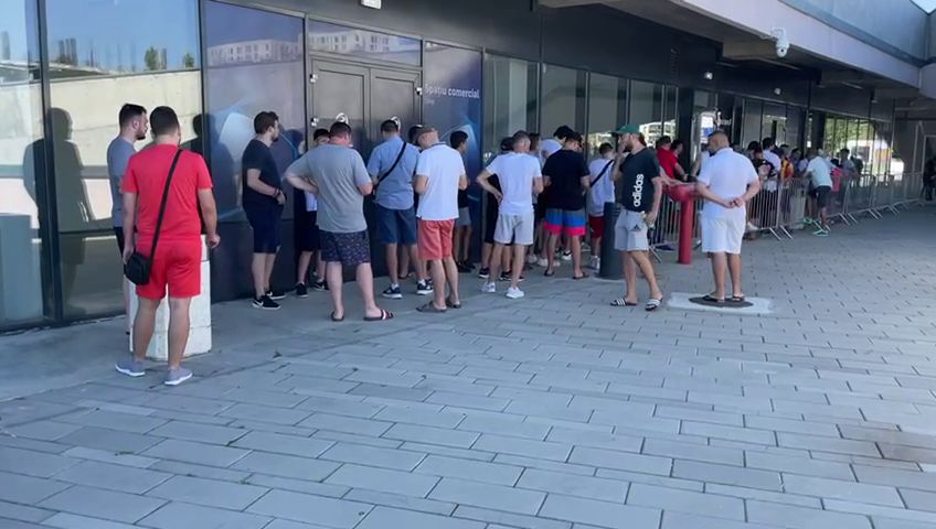 Bătaie pe ultimele bilete la FCSB - CFR Cluj! Fanii s-au strâns sâmbătă dimineață în fața stadionului din Ghencea_31