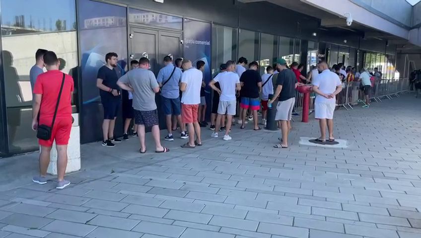 Bătaie pe ultimele bilete la FCSB - CFR Cluj! Fanii s-au strâns sâmbătă dimineață în fața stadionului din Ghencea_33