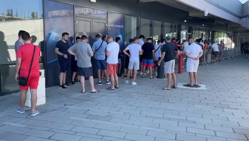 Bătaie pe ultimele bilete la FCSB - CFR Cluj! Fanii s-au strâns sâmbătă dimineață în fața stadionului din Ghencea_34