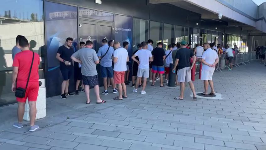 Bătaie pe ultimele bilete la FCSB - CFR Cluj! Fanii s-au strâns sâmbătă dimineață în fața stadionului din Ghencea_35