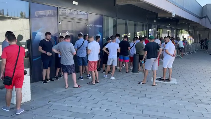 Bătaie pe ultimele bilete la FCSB - CFR Cluj! Fanii s-au strâns sâmbătă dimineață în fața stadionului din Ghencea_37
