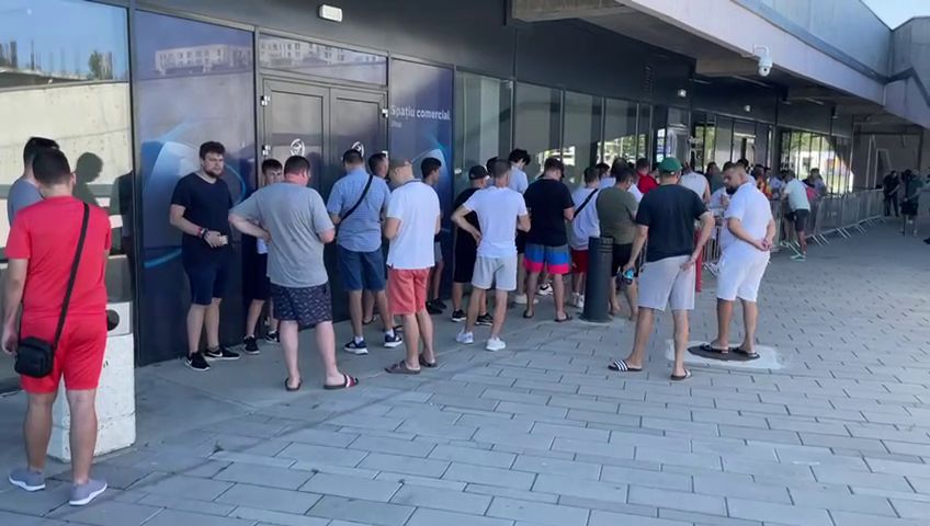 Bătaie pe ultimele bilete la FCSB - CFR Cluj! Fanii s-au strâns sâmbătă dimineață în fața stadionului din Ghencea_37