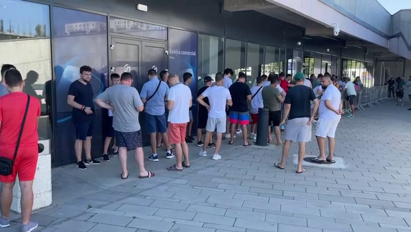 Bătaie pe ultimele bilete la FCSB - CFR Cluj! Fanii s-au strâns sâmbătă dimineață în fața stadionului din Ghencea_38