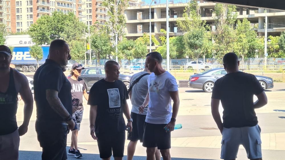 MM Stoica & Gheorghe Mustață și-au făcut apariția în Ghencea, la casa de bilete!_8