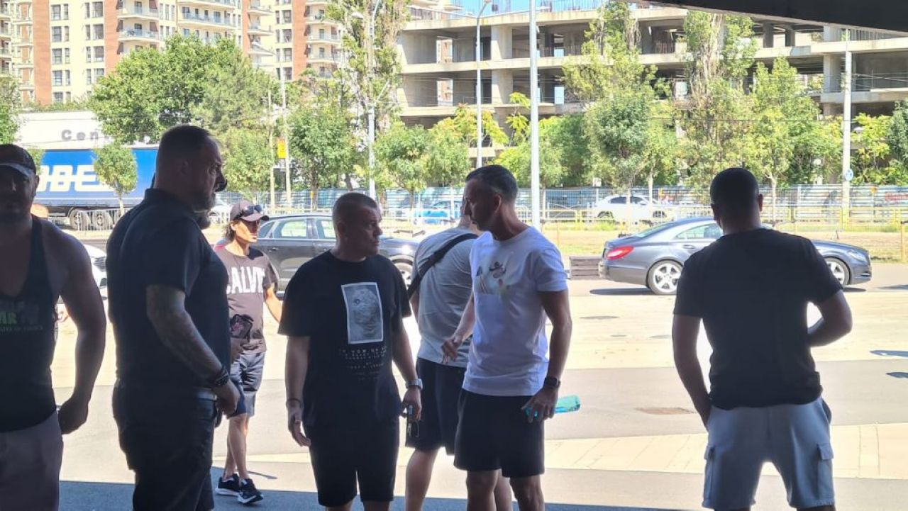 MM Stoica & Gheorghe Mustață și-au făcut apariția în Ghencea, la casa de bilete!_8
