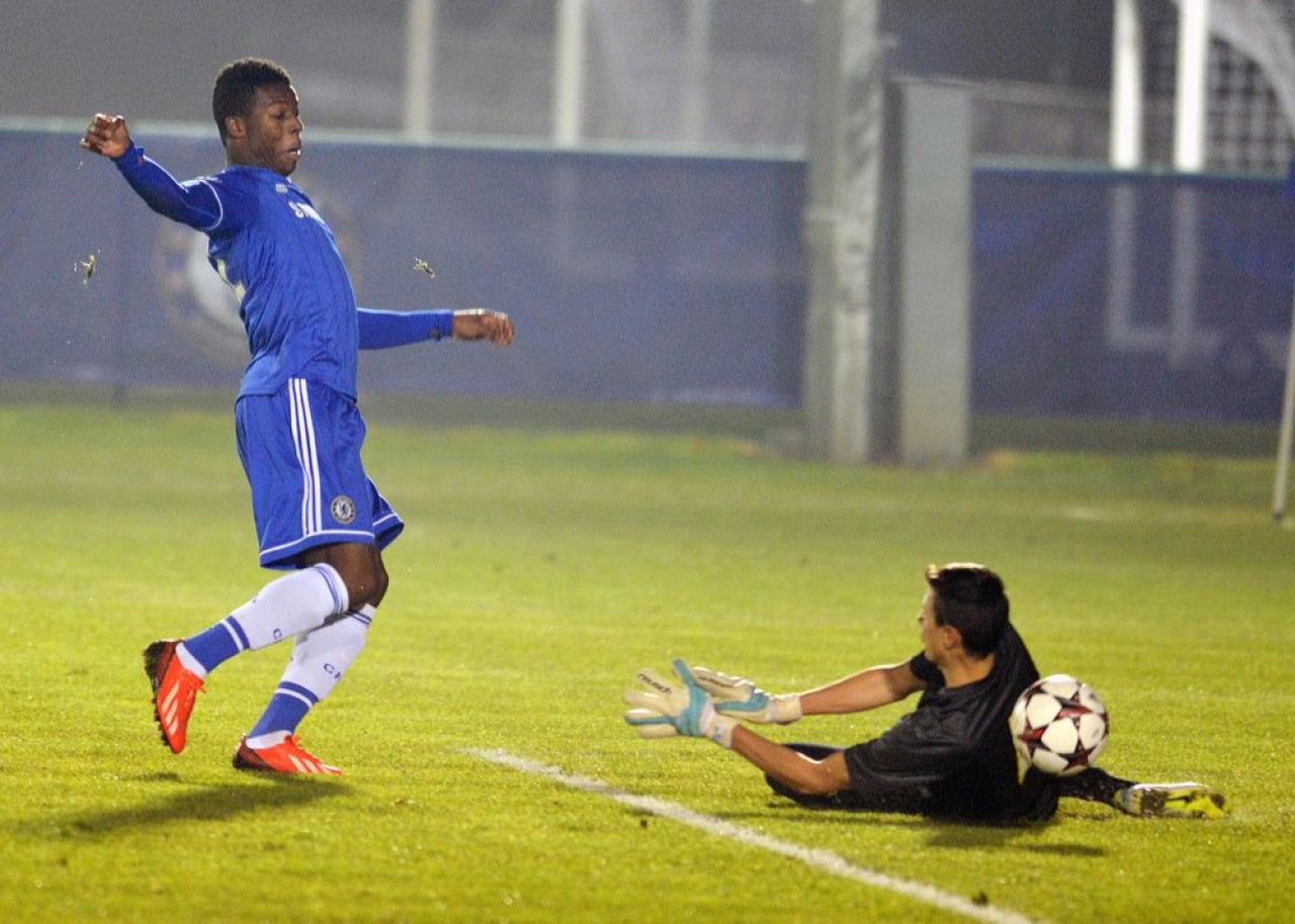 Portarul lui FCSB din 0-5 cu Schalke și 0-4 cu Chelsea a plecat de la Dinamo!_5