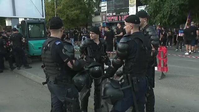 Ce au scandat suporterii FCSB în momentul în care au ajuns la sediul CSA Steaua_3