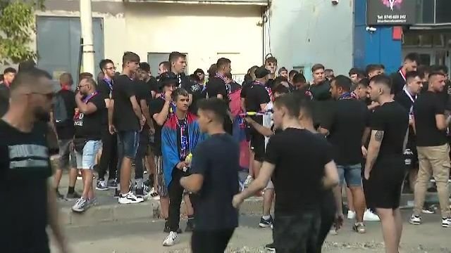 Ce au scandat suporterii FCSB în momentul în care au ajuns la sediul CSA Steaua_4