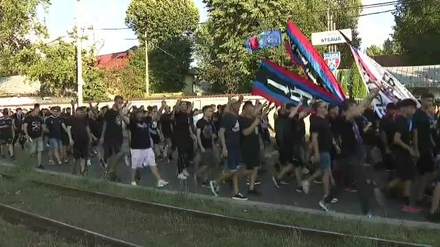 Ce au scandat suporterii FCSB în momentul în care au ajuns la sediul CSA Steaua_11