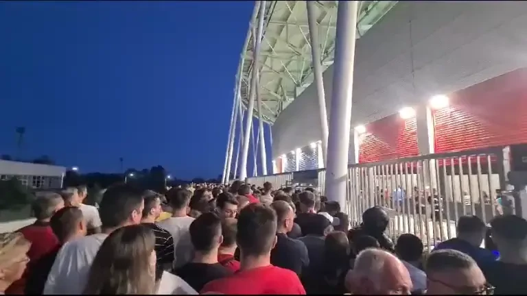 Aglomerație la intrarea pe Stadionul Steaua înainte de FCSB - CFR Cluj