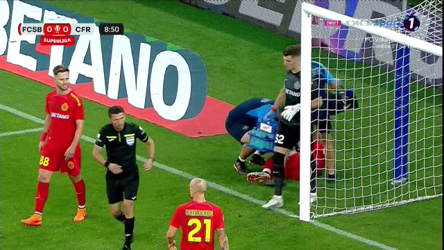 Pantea a urlat de durere. Fundașul de la FCSB s-a izbit violent de bara porții lui Târnovanu_2