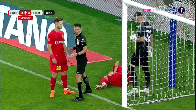 Pantea a urlat de durere. Fundașul de la FCSB s-a izbit violent de bara porții lui Târnovanu_7
