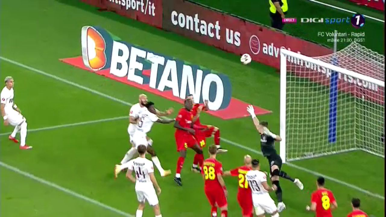 Pantea a urlat de durere. Fundașul de la FCSB s-a izbit violent de bara porții lui Târnovanu_11