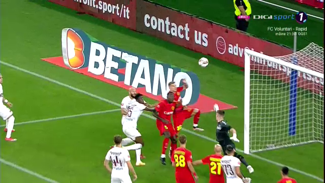 Pantea a urlat de durere. Fundașul de la FCSB s-a izbit violent de bara porții lui Târnovanu_12