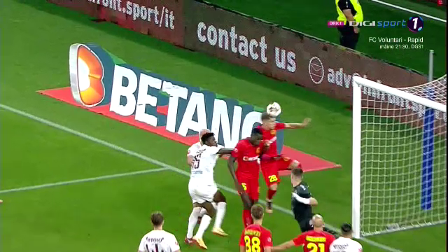 Pantea a urlat de durere. Fundașul de la FCSB s-a izbit violent de bara porții lui Târnovanu_13
