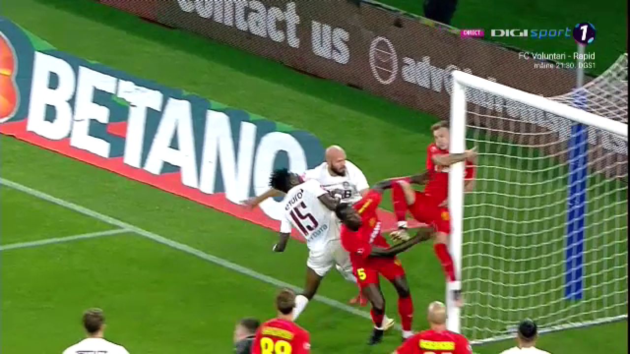 Pantea a urlat de durere. Fundașul de la FCSB s-a izbit violent de bara porții lui Târnovanu_18