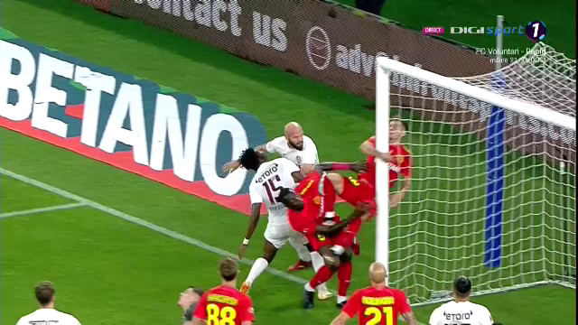 Pantea a urlat de durere. Fundașul de la FCSB s-a izbit violent de bara porții lui Târnovanu_19