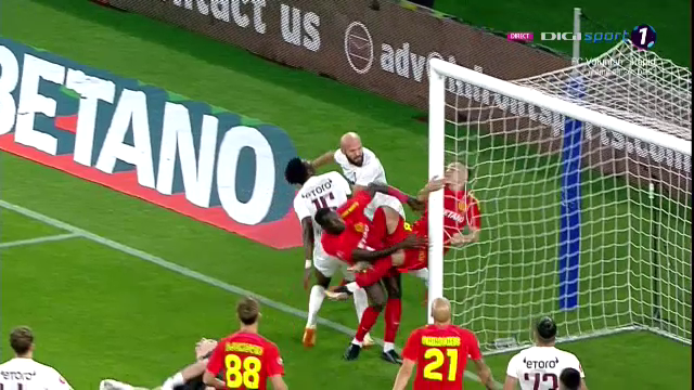 Pantea a urlat de durere. Fundașul de la FCSB s-a izbit violent de bara porții lui Târnovanu_20