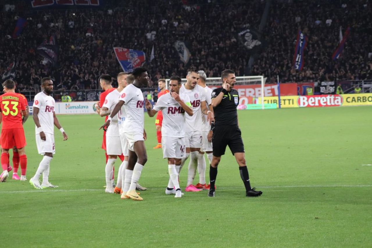 Galeria FCSB, banner cu venin îndreptat către CSA Steaua, la primul meci de la revenirea în Ghencea_8