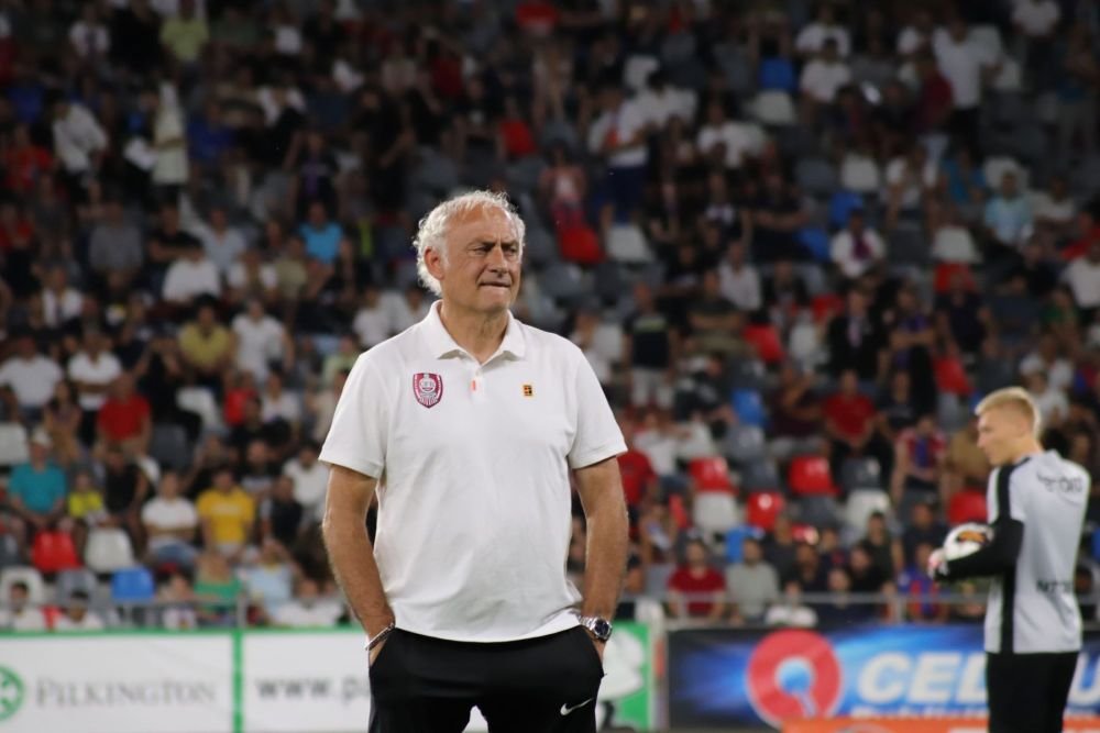 Charalambous i-a răspuns lui Mandorlini: &Icirc;i respect părerea, dar cred că am fost mai buni. Pentru decizii avem arbitri și VAR
