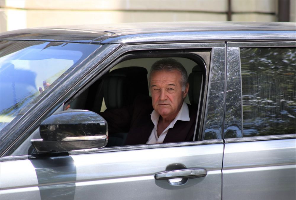 Ce a răspuns antrenorul FCSB, după ce a fost &icirc;ntrebat dacă Gigi Becali va veni la meciurile echipei