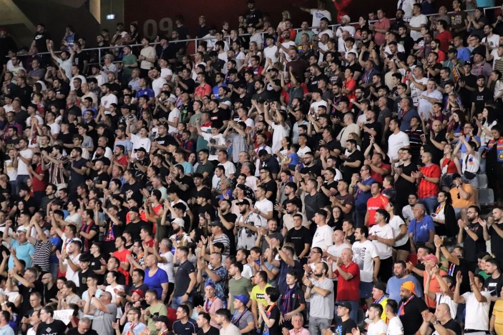 Ce a răspuns antrenorul FCSB, după ce a fost întrebat dacă Gigi Becali va veni la meciurile echipei_4