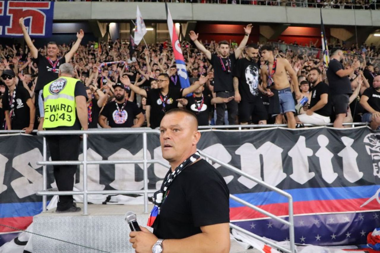 Ce a răspuns antrenorul FCSB, după ce a fost întrebat dacă Gigi Becali va veni la meciurile echipei_7