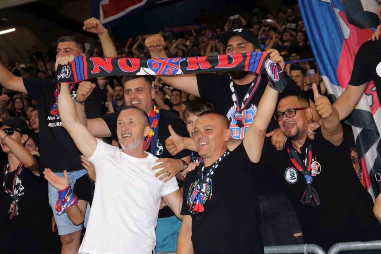 Ce a răspuns antrenorul FCSB, după ce a fost întrebat dacă Gigi Becali va veni la meciurile echipei_9