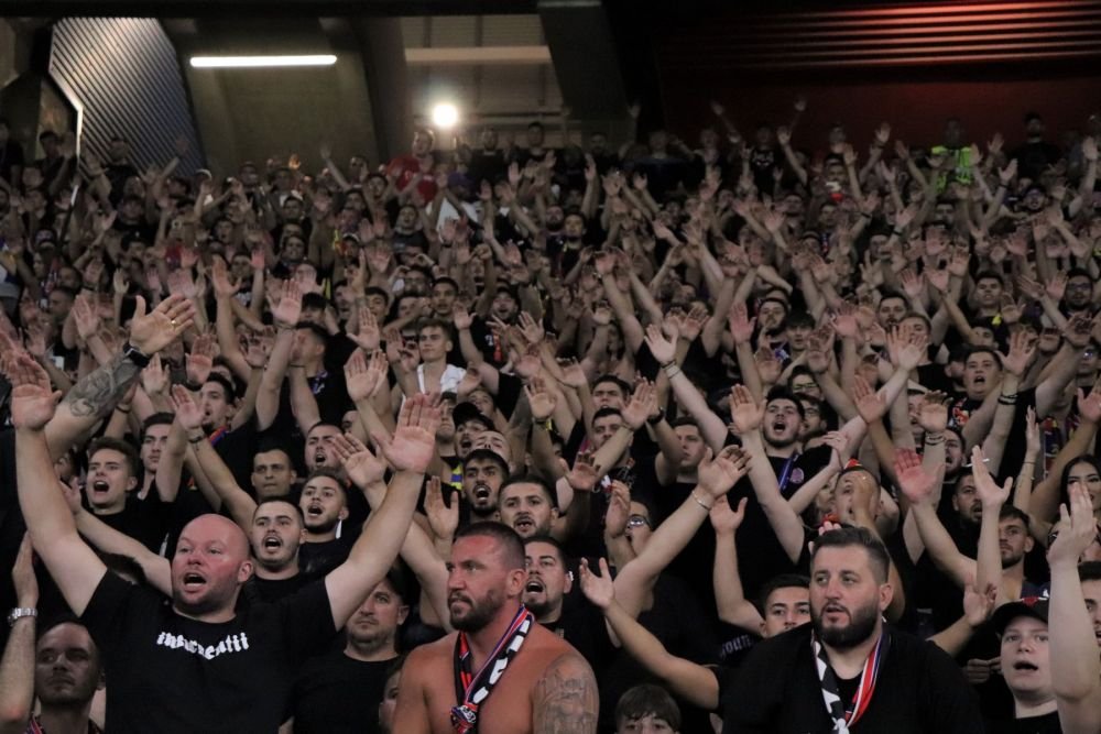 Ce a răspuns antrenorul FCSB, după ce a fost întrebat dacă Gigi Becali va veni la meciurile echipei_10