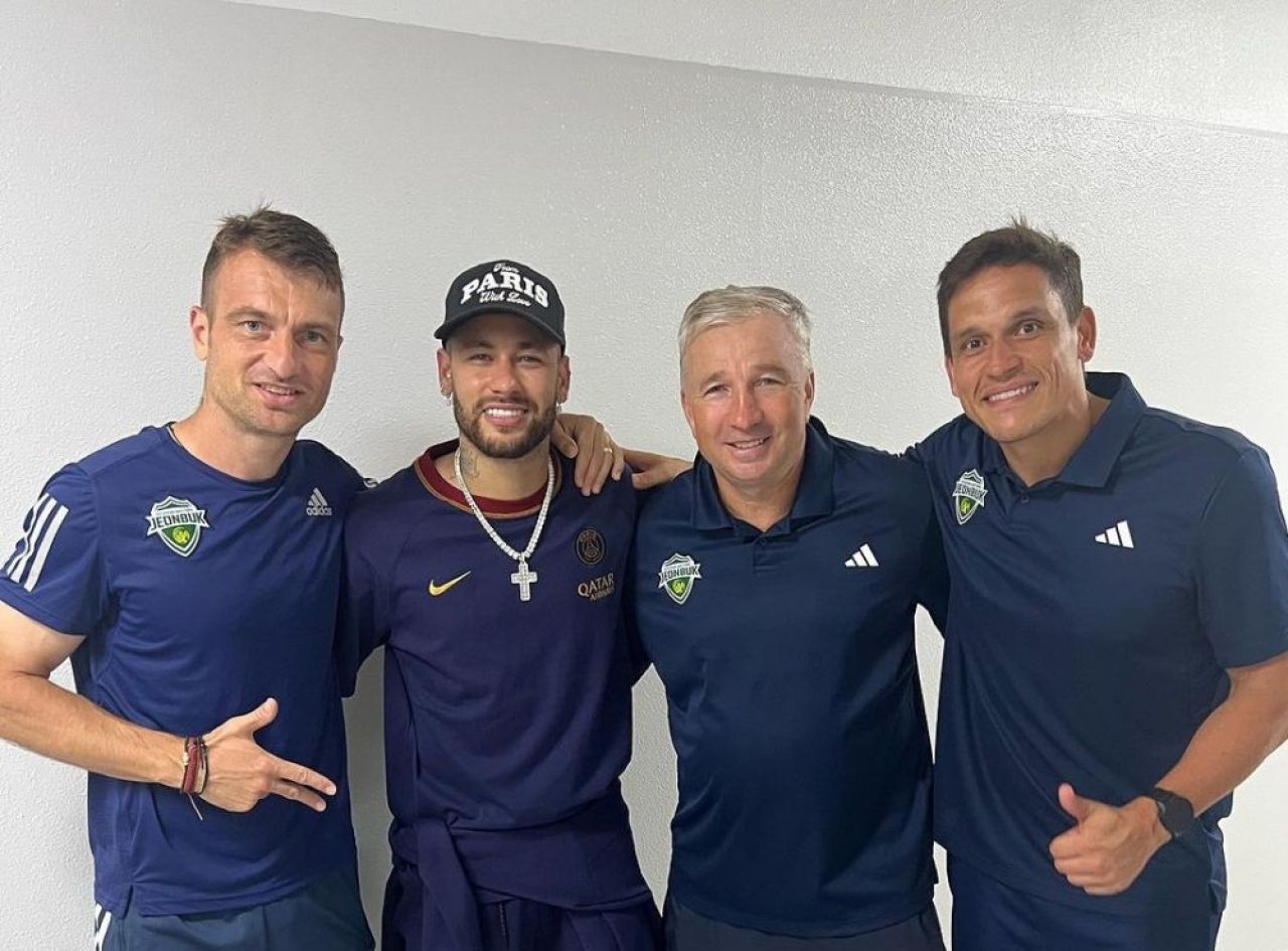Dan Petrescu s-a tras în poză cu starurile de la PSG_2