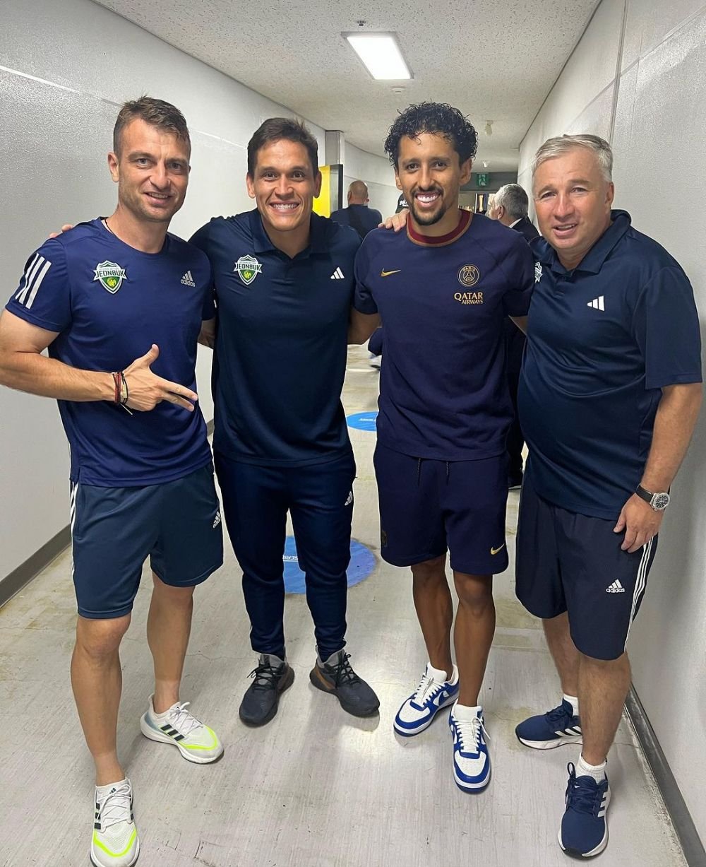 Dan Petrescu s-a tras în poză cu starurile de la PSG_3