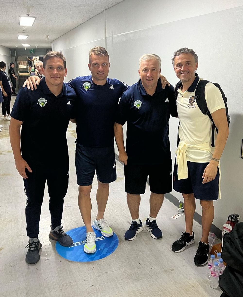 Dan Petrescu s-a tras în poză cu starurile de la PSG_4