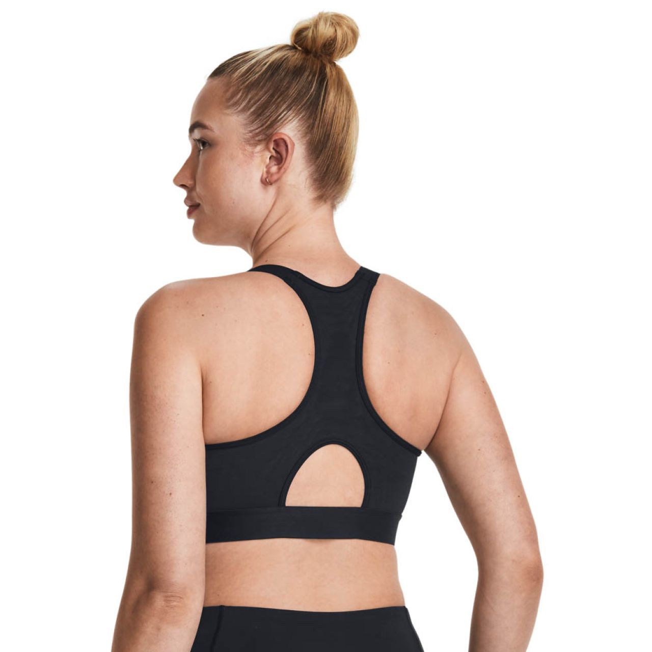 Under Armour a lansat primele ghete dedicate exclusiv fotbalistelor (P)_6