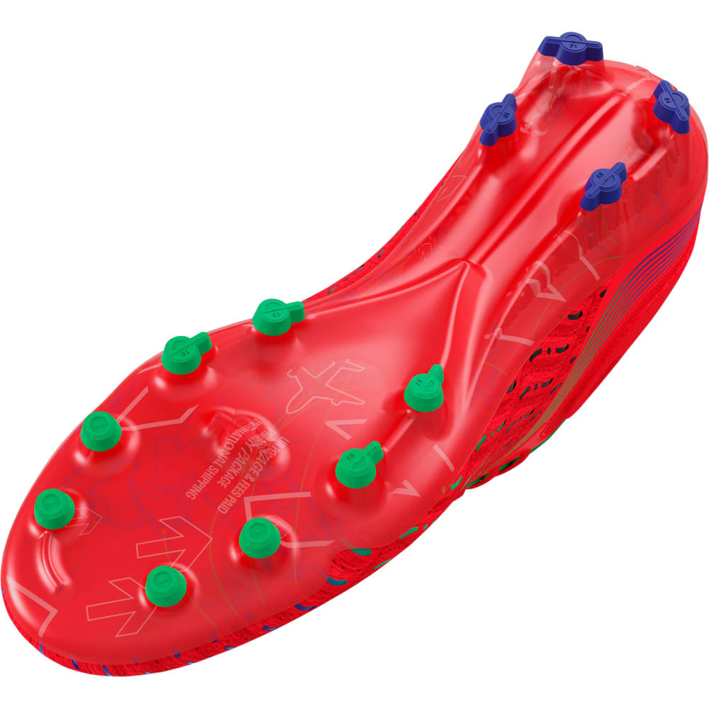 Under Armour a lansat primele ghete dedicate exclusiv fotbalistelor (P)_12