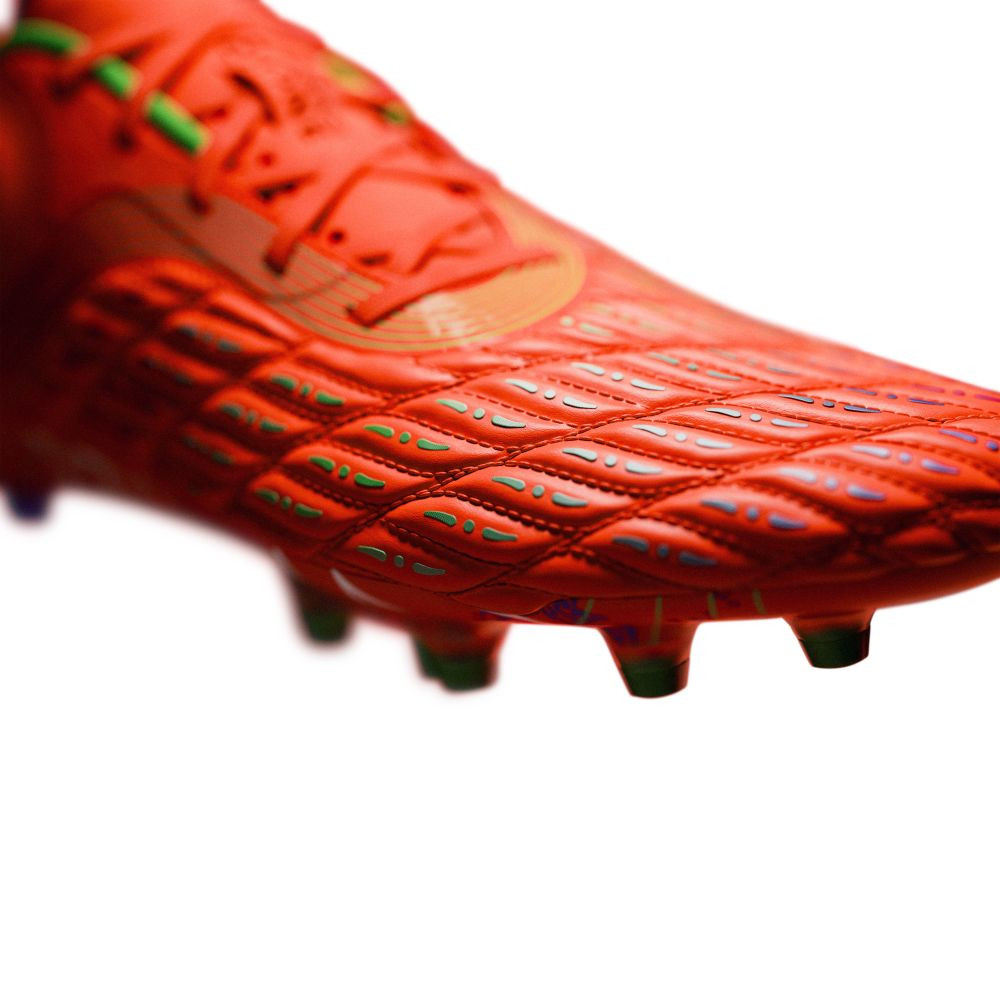 Under Armour a lansat primele ghete dedicate exclusiv fotbalistelor (P)_14