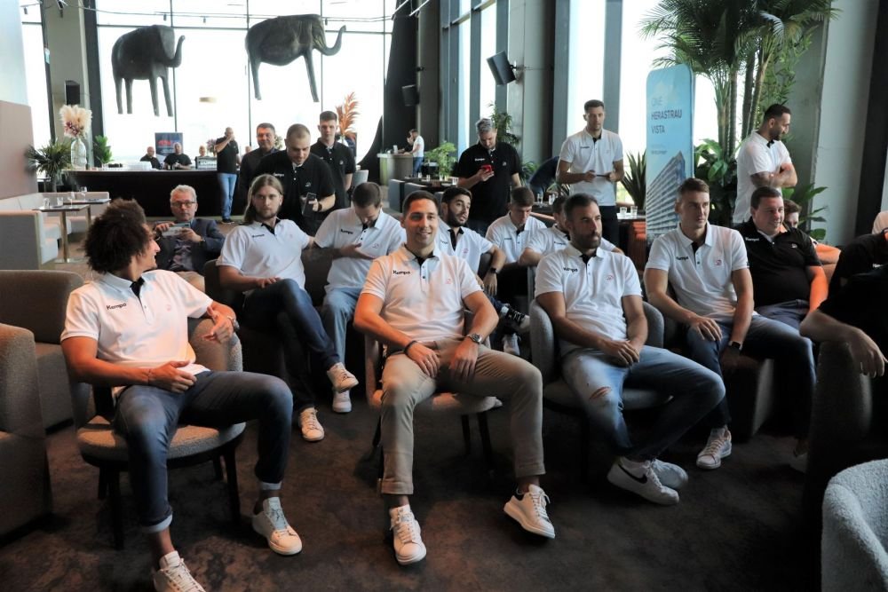Dinamo și-a prezentat achizițiile spectaculoase. Ce a declarat vedeta adusă de la Barcelona_2