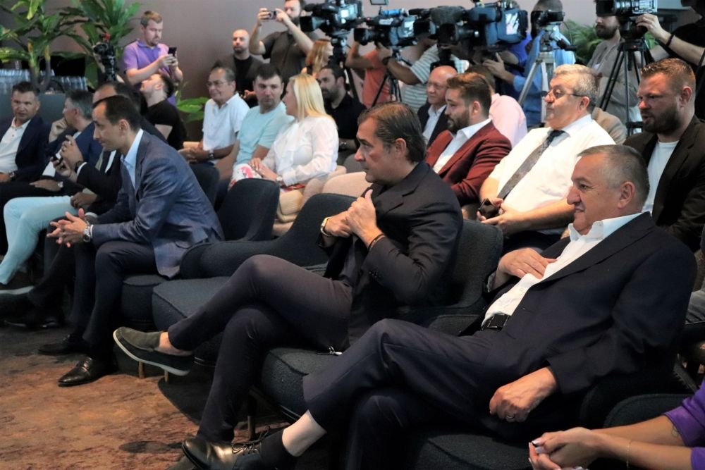 Dinamo și-a prezentat achizițiile spectaculoase. Ce a declarat vedeta adusă de la Barcelona_4
