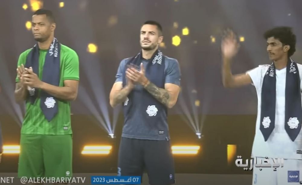 Andrei Burcă și Cosmin Contra, pe scenă cu Benzema, Kante și Gerrard! Imagini spectaculoase de la prezentarea starurilor transferate în Arabia Saudită _4