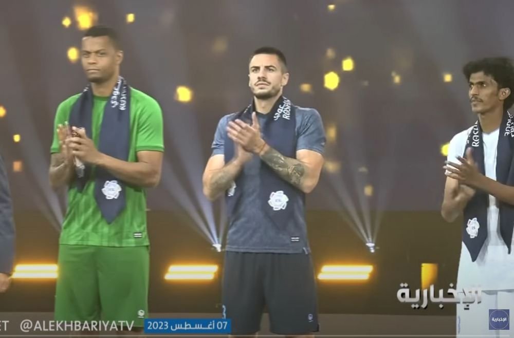 Andrei Burcă și Cosmin Contra, pe scenă cu Benzema, Kante și Gerrard! Imagini spectaculoase de la prezentarea starurilor transferate în Arabia Saudită _5