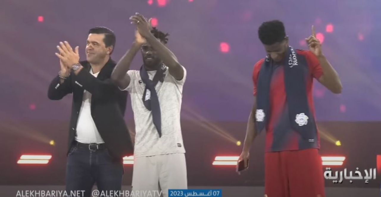 Andrei Burcă și Cosmin Contra, pe scenă cu Benzema, Kante și Gerrard! Imagini spectaculoase de la prezentarea starurilor transferate în Arabia Saudită _6