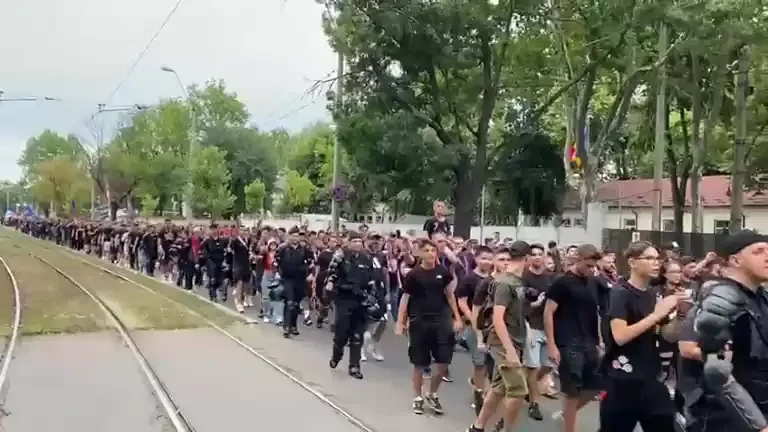 Galeria FCSB-ului &icirc;n drum spre stadionul Steaua (10.08.2023)
