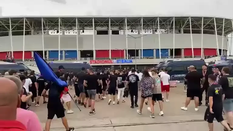 Fanii FCSB, la intrarea pe stadion (10.08.2023)