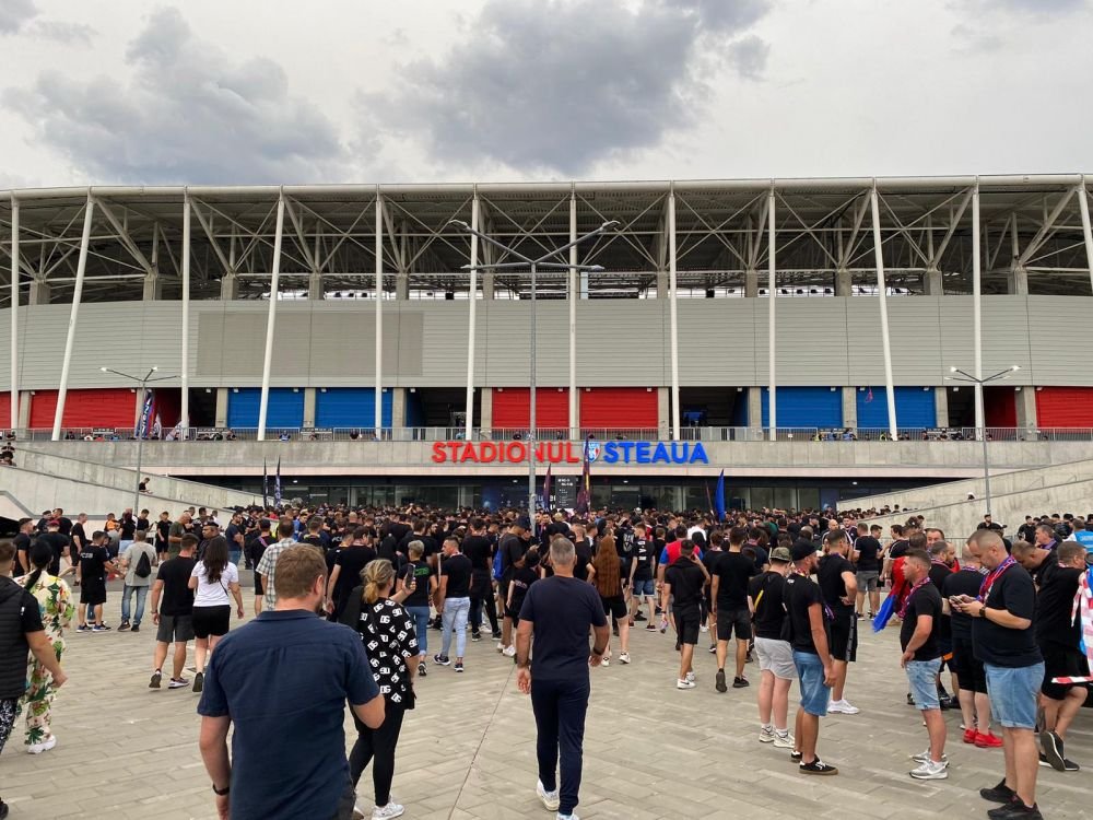 Fanii FCSB au făcut spectacol în drumul spre Ghencea! Imagini cu galeria vicecampioanei _2