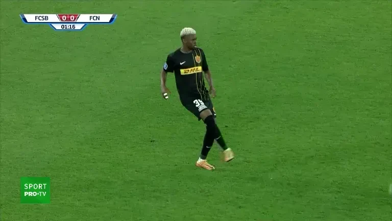 FCSB - Nordsjaelland | Andrea Compagno șutează mult peste poarta danezilor
