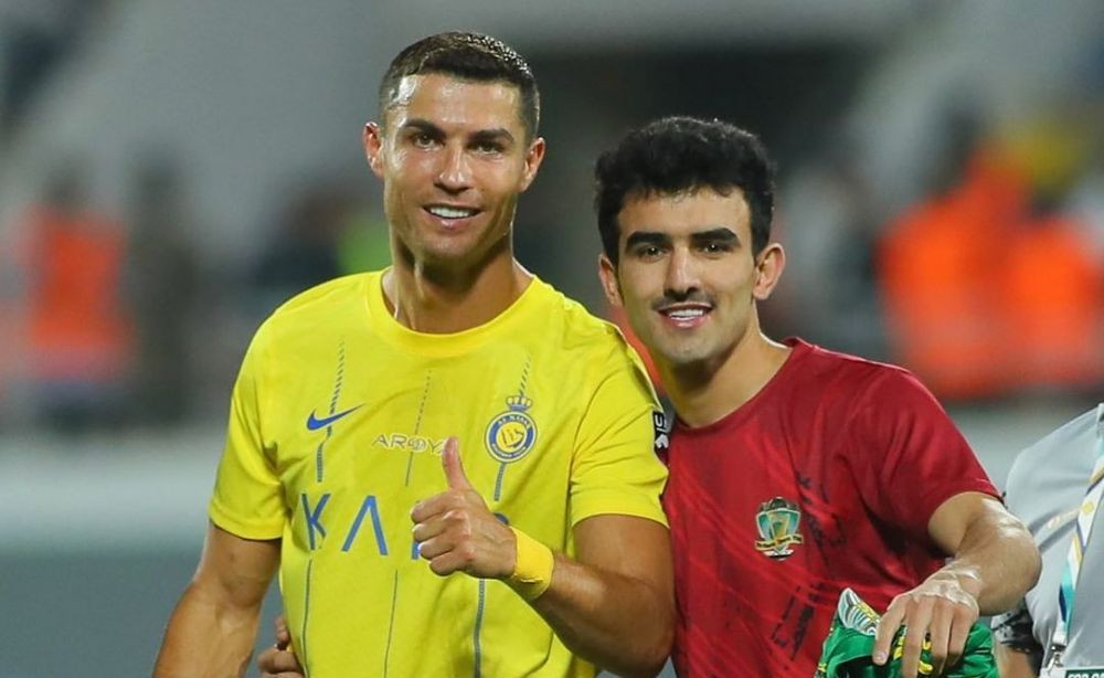 S-a dus să se pozeze cu Cristiano Ronaldo, a postat fotografia și a r&acirc;s de portughez: &bdquo;Cu al doilea cel mai bun!&rdquo;