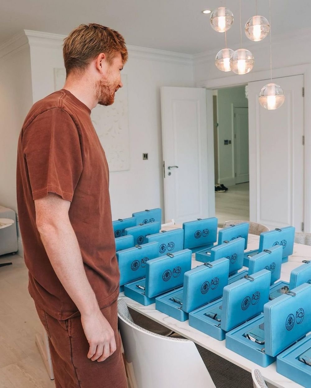 Kevin De Bruyne nu s-a uitat la bani! A dat 150.000 de euro pe cadouri pentru colegii și staff-ul de la Manchester City _4